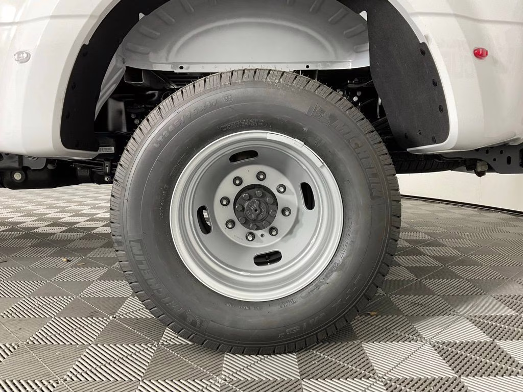2026 Oxford White Ford Super Duty F-350 DRW XL 4X4 Truck