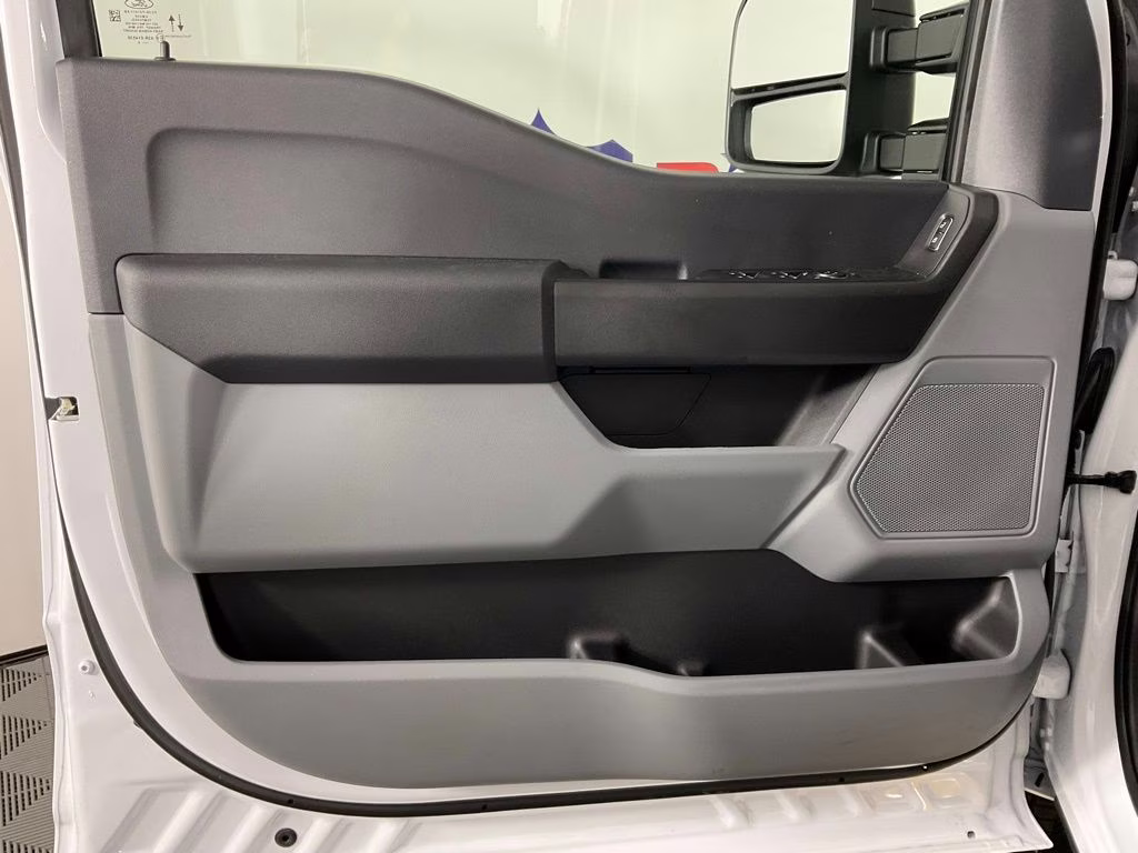 2026 Oxford White Ford Super Duty F-350 DRW XL 4X4 Truck