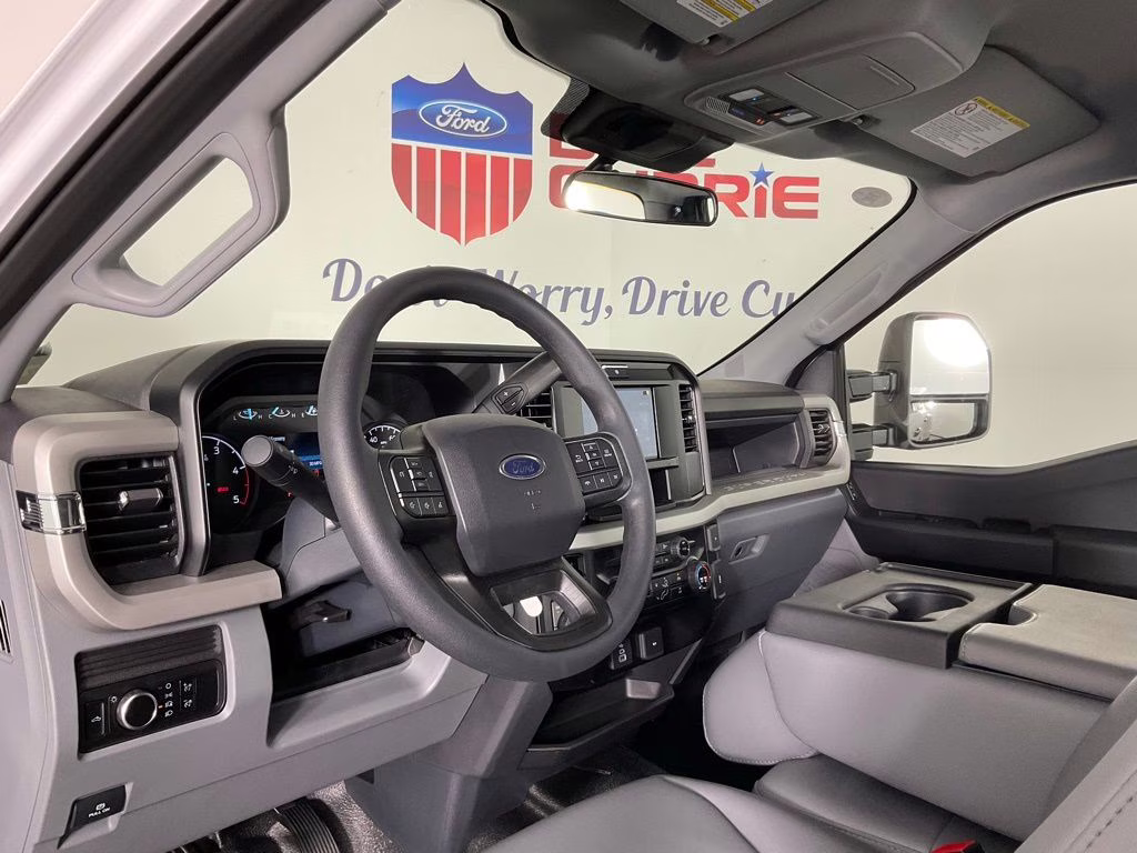 2026 Oxford White Ford Super Duty F-350 DRW XL 4X4 Truck