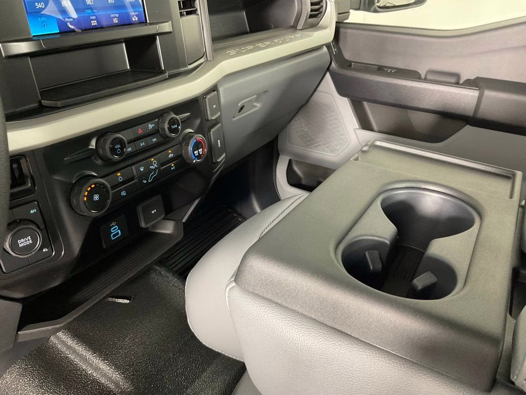 2026 Oxford White Ford Super Duty F-350 DRW XL 4X4 Truck