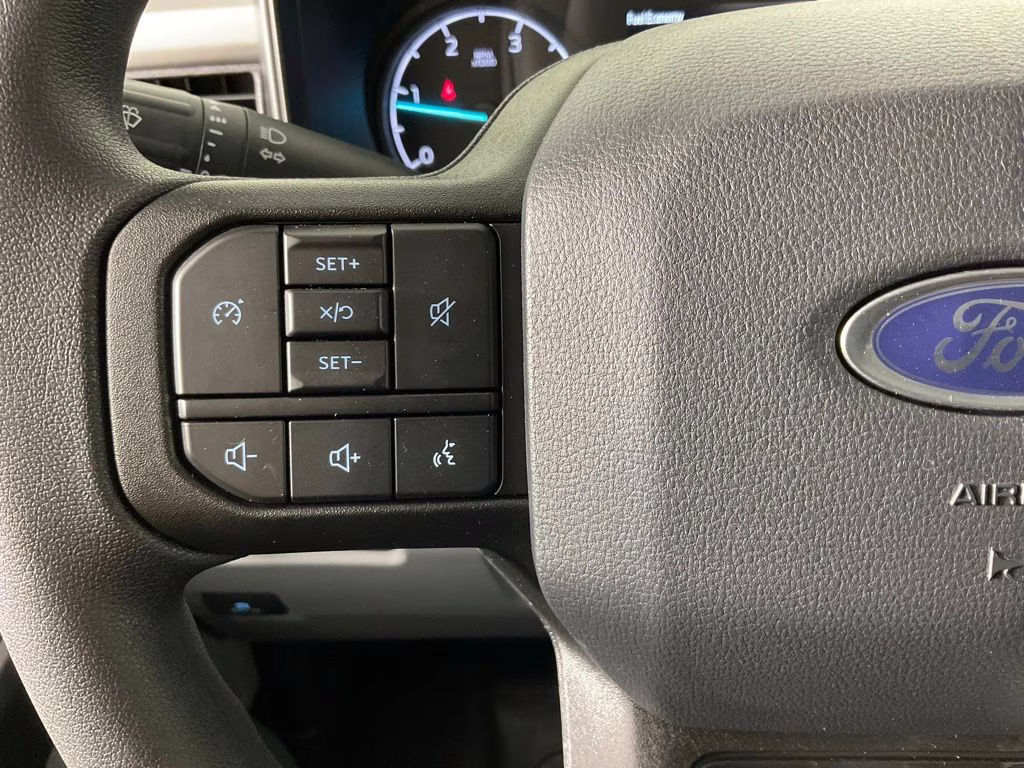 2026 Oxford White Ford Super Duty F-350 DRW XL 4X4 Truck