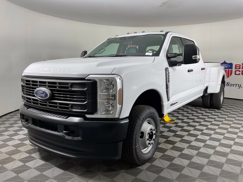 2026 Oxford White Ford Super Duty F-350 DRW XL 4X4 Truck