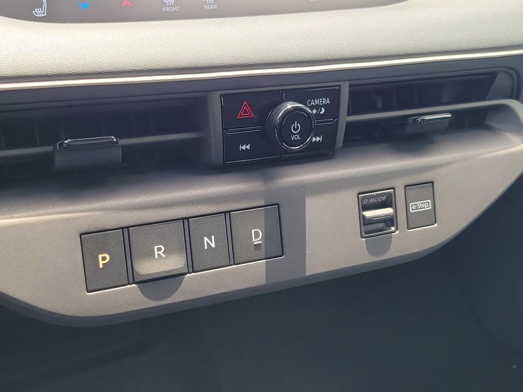 2026 Seabreeze Blue Pearl/Black Nissan LEAF PLATINUM+ FWD SUV