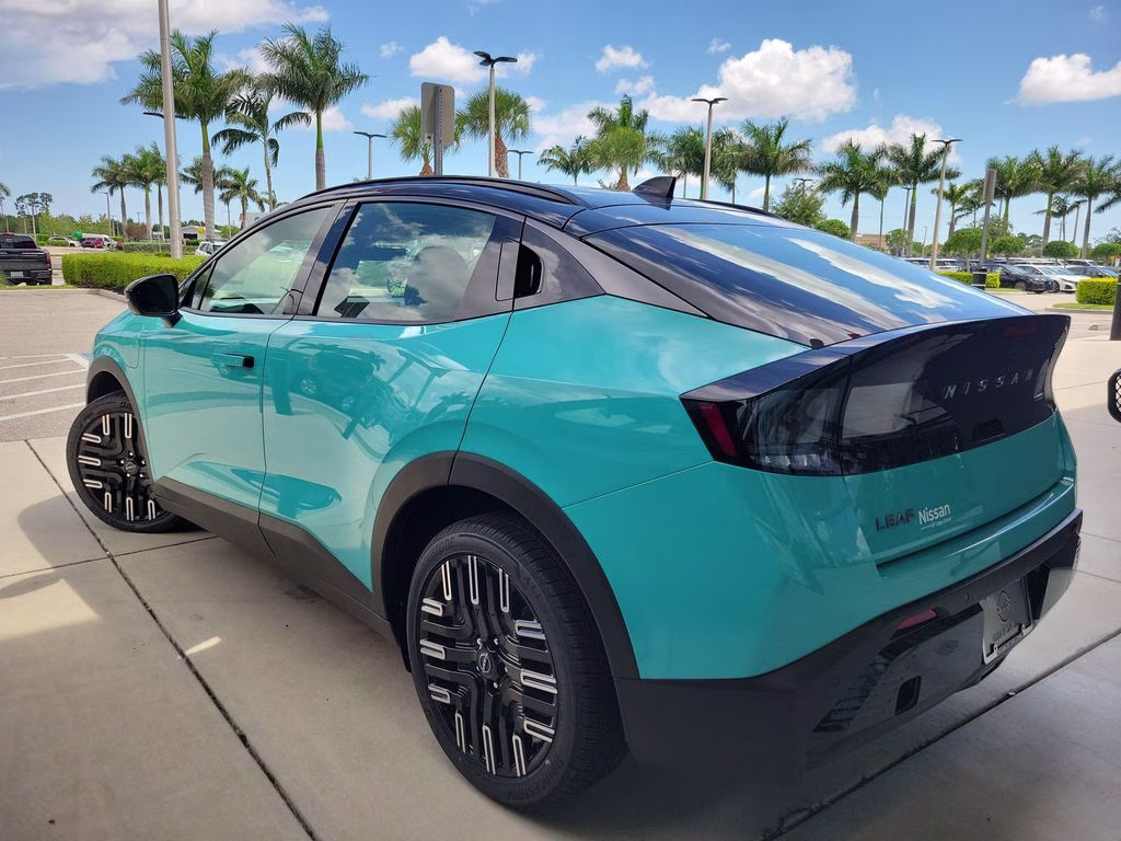 2026 Seabreeze Blue Pearl/Black Nissan LEAF PLATINUM+ FWD SUV