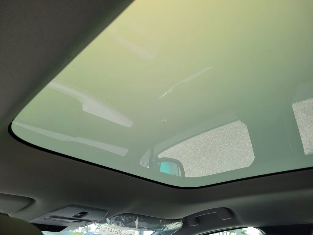 2026 Seabreeze Blue Pearl/Black Nissan LEAF PLATINUM+ FWD SUV