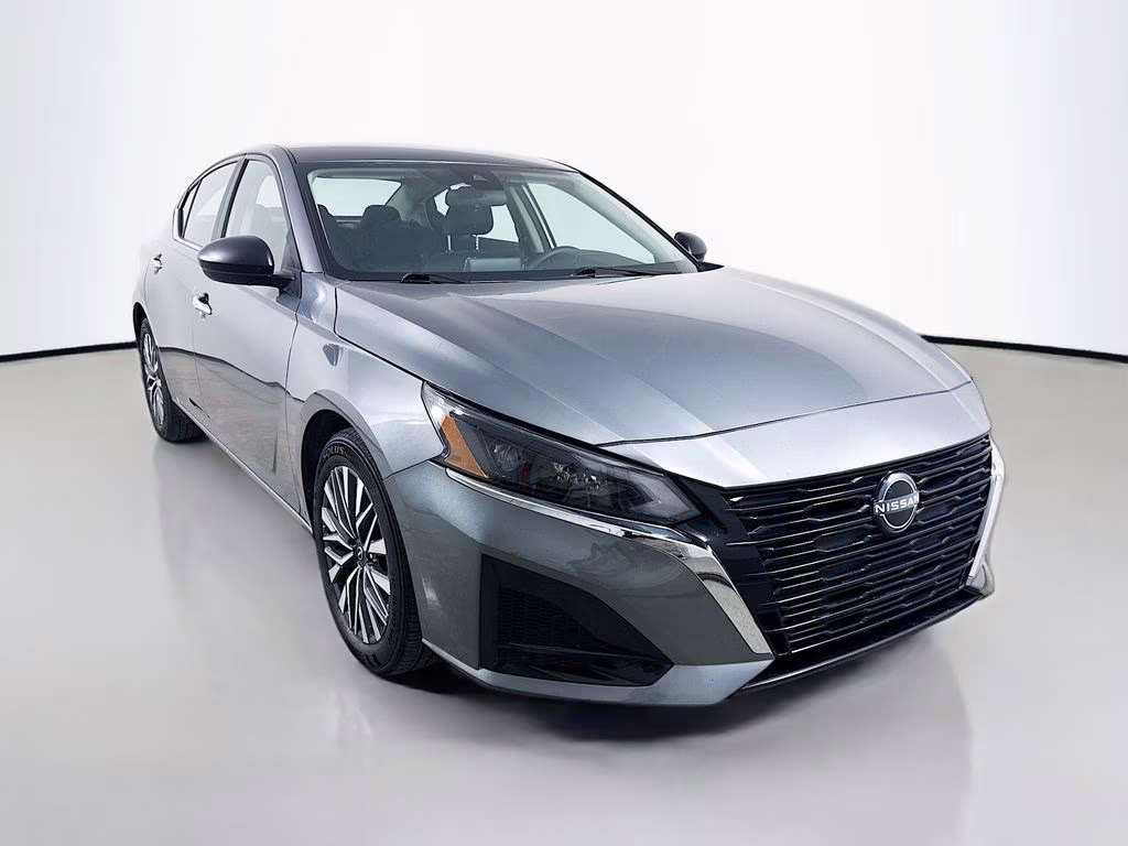 2025 Gun Metallic Nissan Altima 2.5 SV FWD Sedan