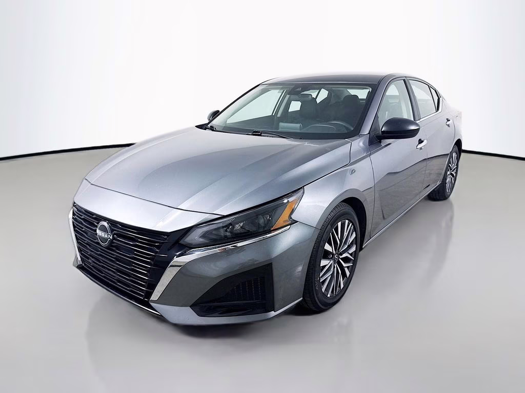 2025 Gun Metallic Nissan Altima 2.5 SV FWD Sedan
