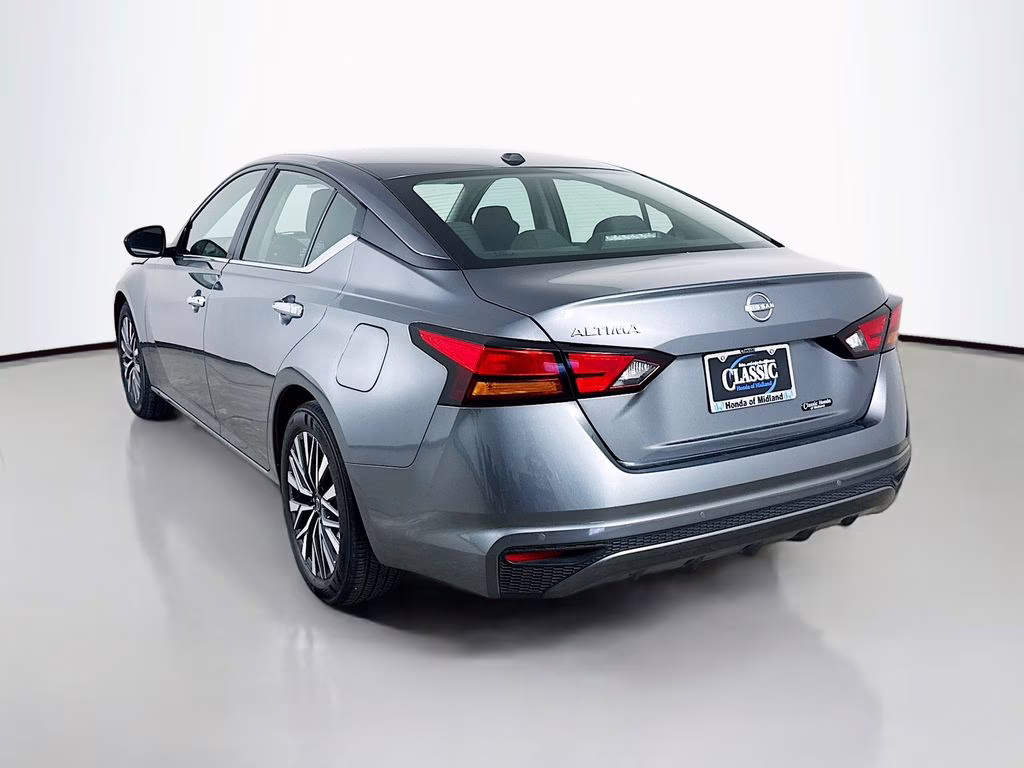 2025 Gun Metallic Nissan Altima 2.5 SV FWD Sedan