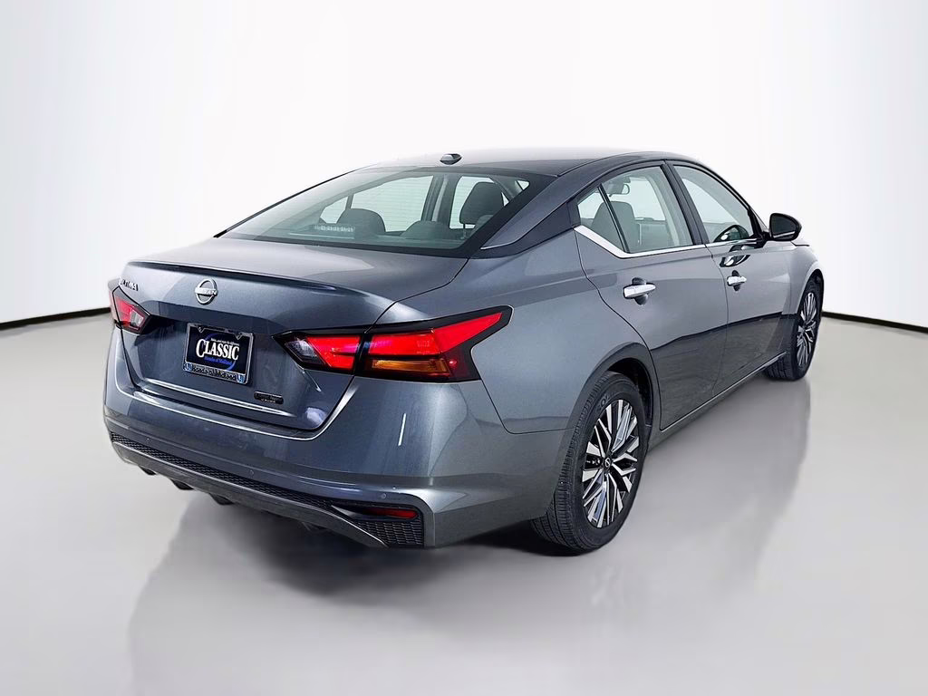 2025 Gun Metallic Nissan Altima 2.5 SV FWD Sedan
