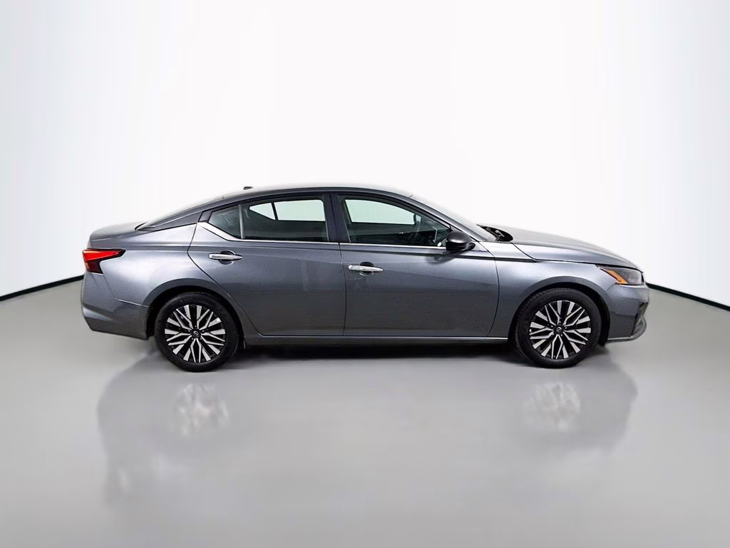 2025 Gun Metallic Nissan Altima 2.5 SV FWD Sedan