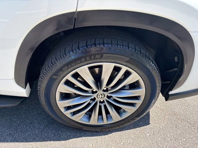 2021 Blizzard Pearl Toyota Highlander Platinum FWD SUV