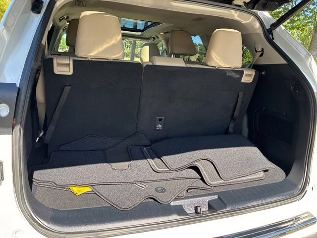 2021 Blizzard Pearl Toyota Highlander Platinum FWD SUV