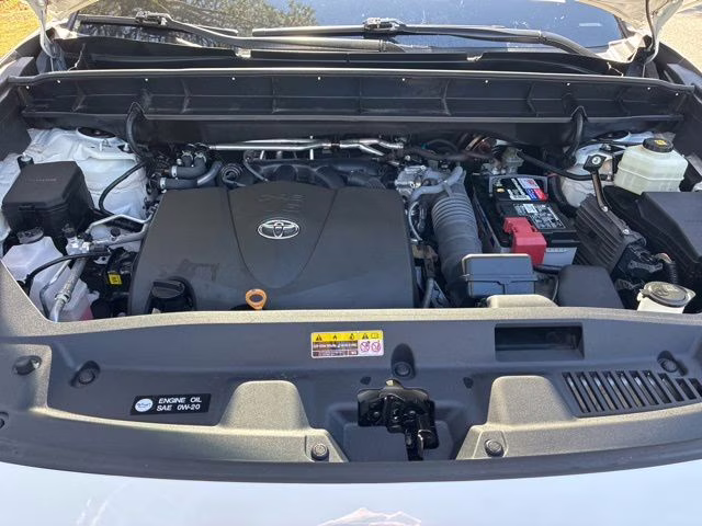 2021 Blizzard Pearl Toyota Highlander Platinum FWD SUV