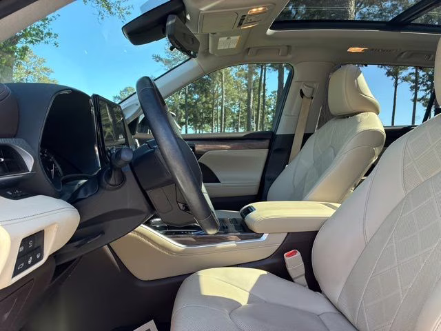 2021 Blizzard Pearl Toyota Highlander Platinum FWD SUV