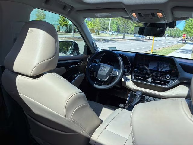 2021 Blizzard Pearl Toyota Highlander Platinum FWD SUV