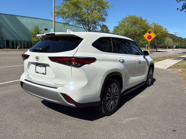 2021 Blizzard Pearl Toyota Highlander Platinum FWD SUV