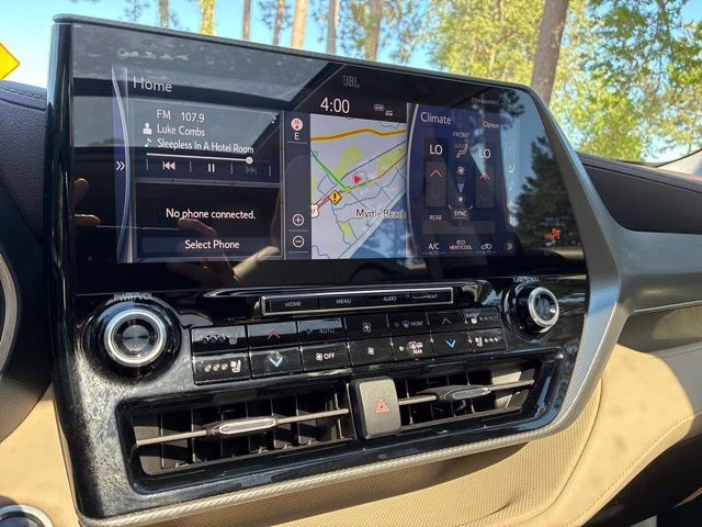 2021 Blizzard Pearl Toyota Highlander Platinum FWD SUV