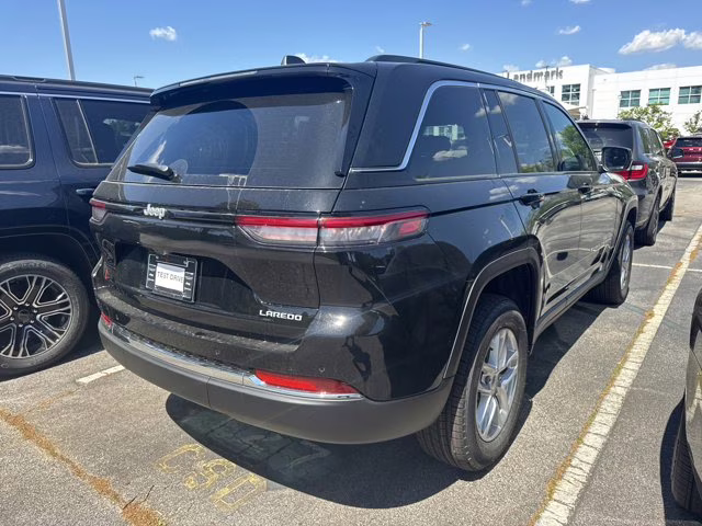 2026 Diamond Black Crystal Pearlcoat Jeep Grand Cherokee Laredo X RWD SUV