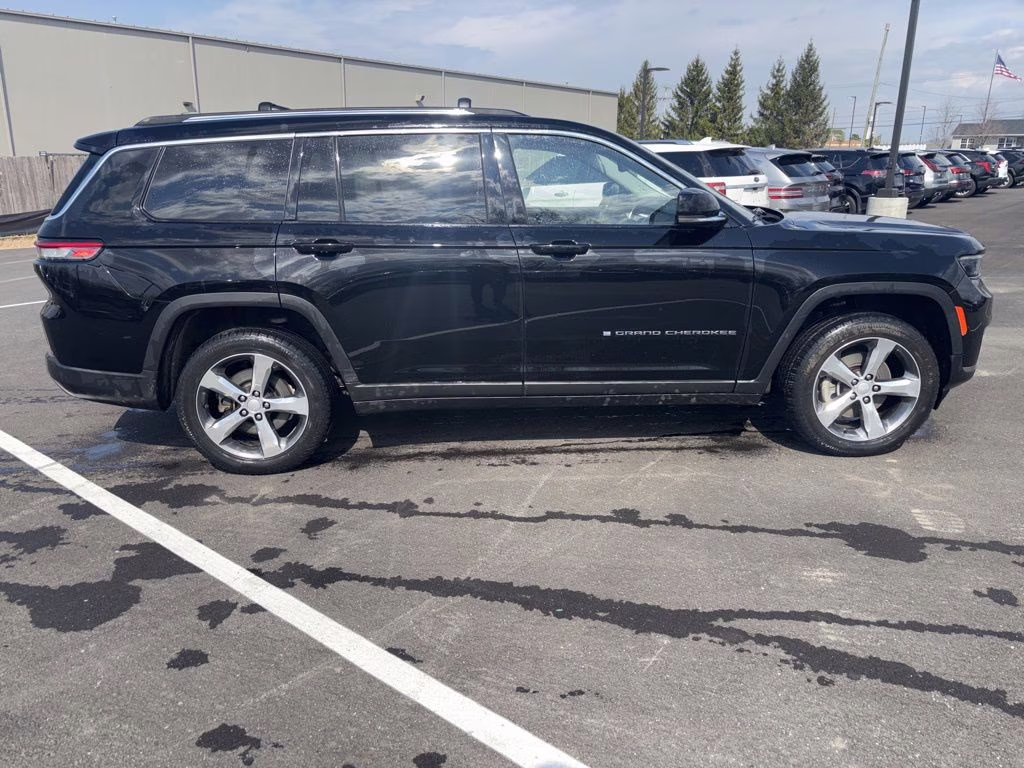 2021 Diamond Black Crystal Pearlcoat Jeep Grand Cherokee L Limited 4X4 SUV