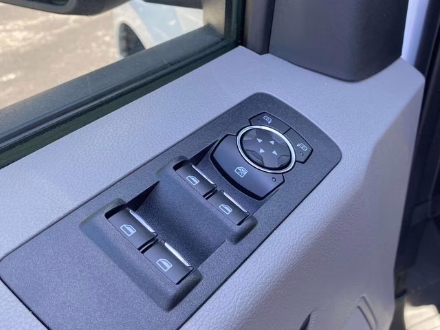 2019 Oxford White Ford F-150 XL 4X4 Truck