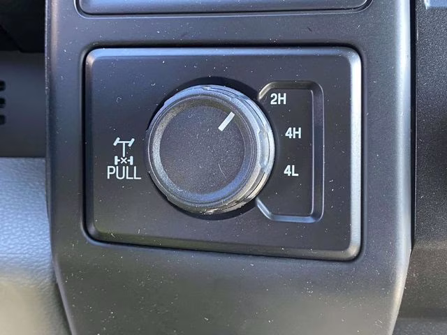 2019 Oxford White Ford F-150 XL 4X4 Truck