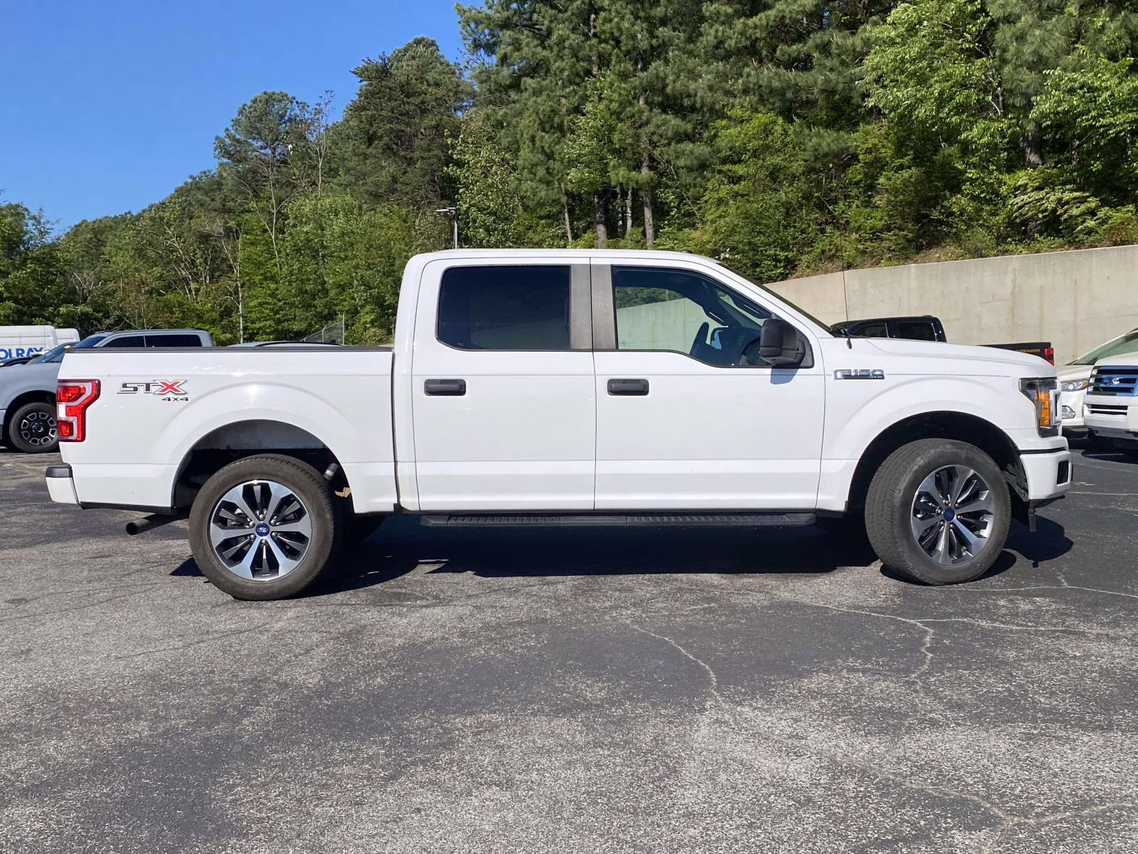 2019 Oxford White Ford F-150 XL 4X4 Truck