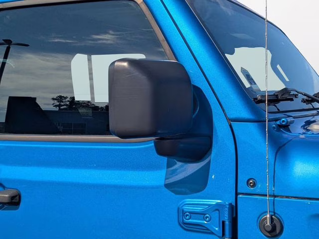 2022 Hydro Blue Pearlcoat Jeep Gladiator Willys 4X4 Truck