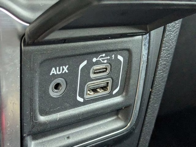 2022 Hydro Blue Pearlcoat Jeep Gladiator Willys 4X4 Truck