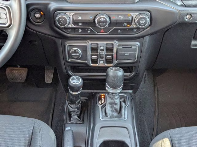 2022 Hydro Blue Pearlcoat Jeep Gladiator Willys 4X4 Truck