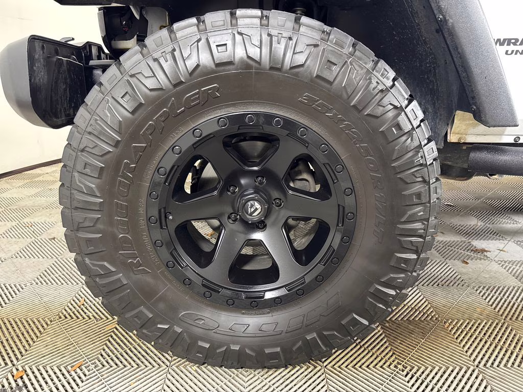 2017 Bright White Clearcoat Jeep Wrangler Unlimited Willys 4X4 SUV