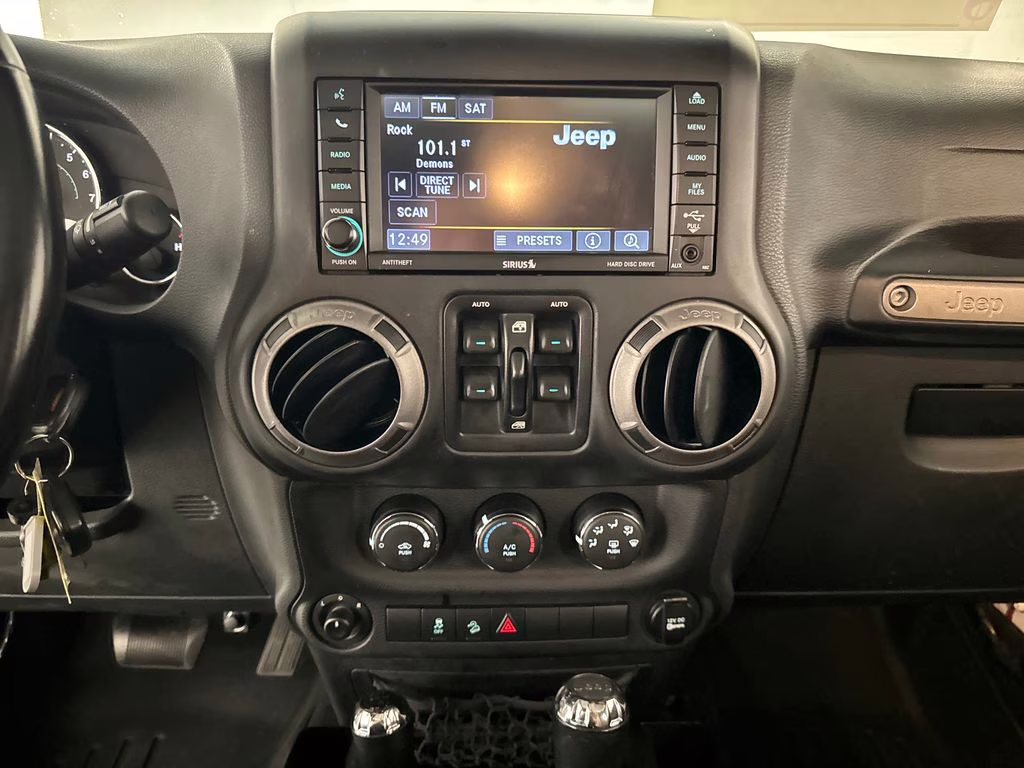 2017 Bright White Clearcoat Jeep Wrangler Unlimited Willys 4X4 SUV