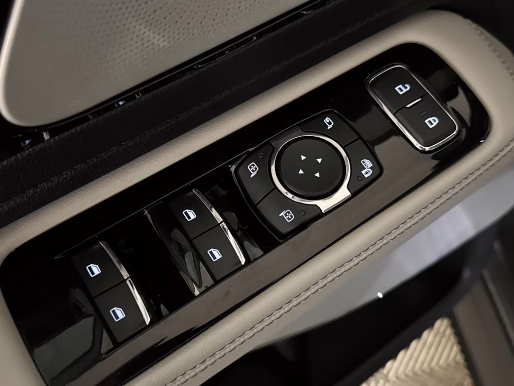 2025 Asher Gray Metallic Clearcoat Lincoln Aviator Reserve AWD SUV