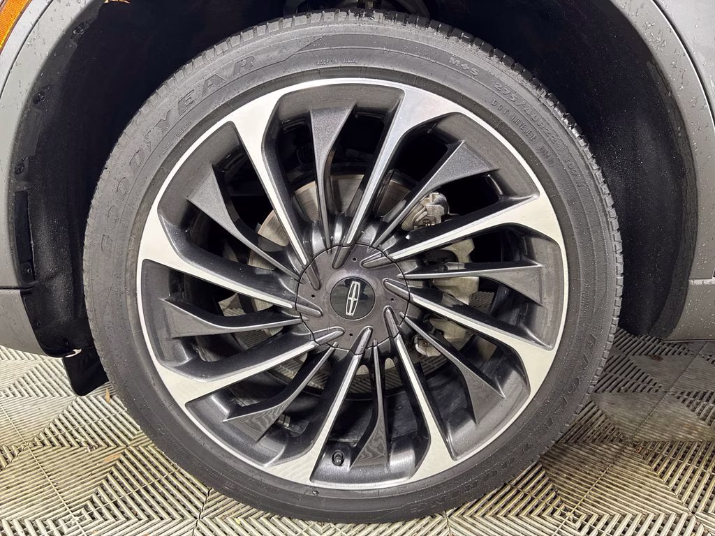 2025 Asher Gray Metallic Clearcoat Lincoln Aviator Reserve AWD SUV