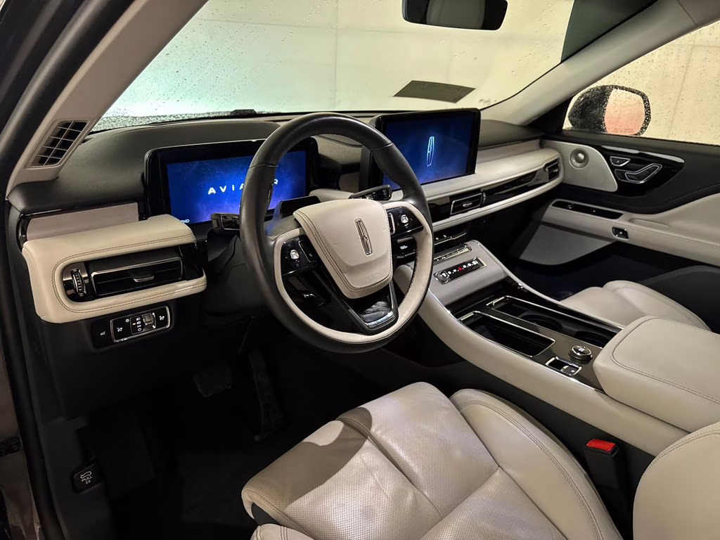 2025 Asher Gray Metallic Clearcoat Lincoln Aviator Reserve AWD SUV