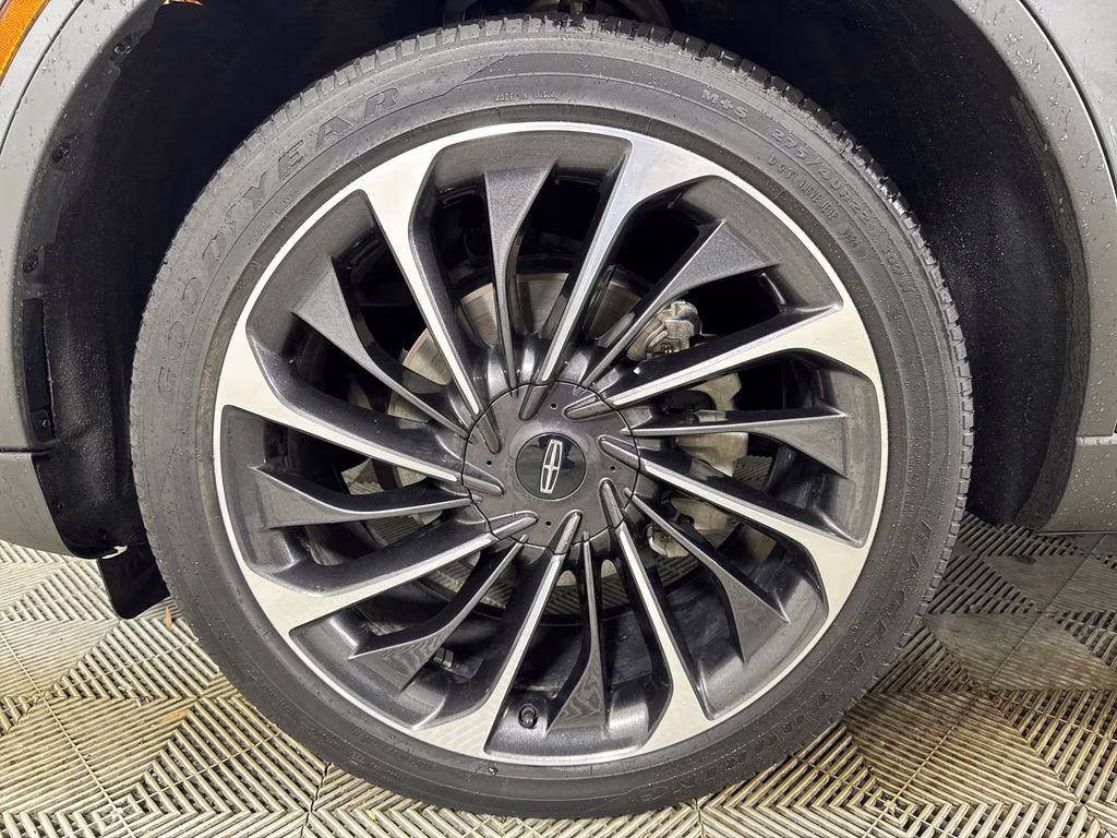 2025 Asher Gray Metallic Clearcoat Lincoln Aviator Reserve AWD SUV