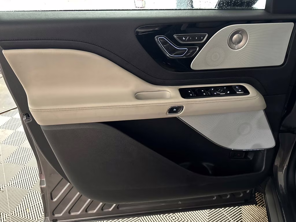 2025 Asher Gray Metallic Clearcoat Lincoln Aviator Reserve AWD SUV