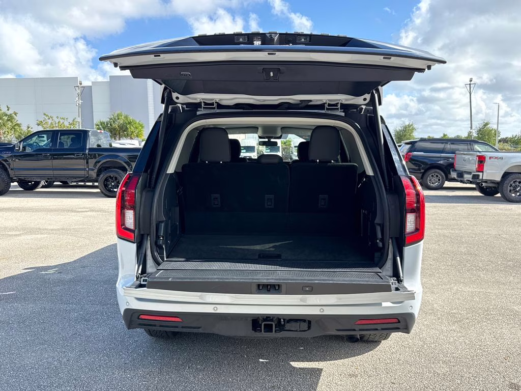 2025 Space Silver Metallic Ford Expedition Active RWD SUV