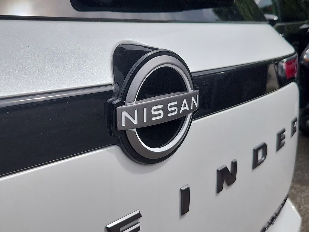 2026 Everest White Pearl/Black Nissan Pathfinder Platinum 4X4 SUV