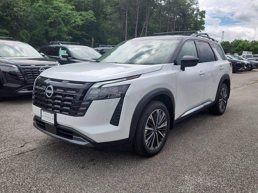 2026 Everest White Pearl/Black Nissan Pathfinder Platinum 4X4 SUV