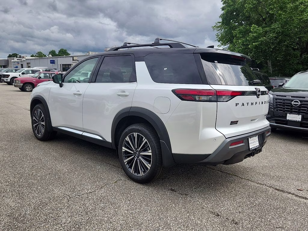 2026 Everest White Pearl/Black Nissan Pathfinder Platinum 4X4 SUV