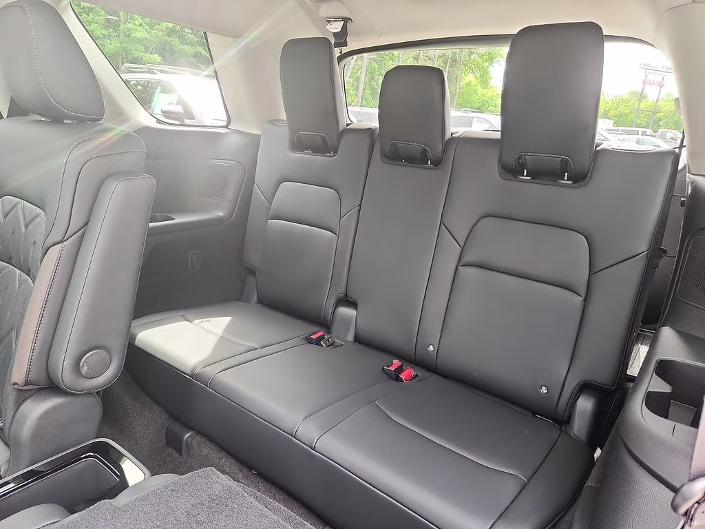 2026 Everest White Pearl/Black Nissan Pathfinder Platinum 4X4 SUV