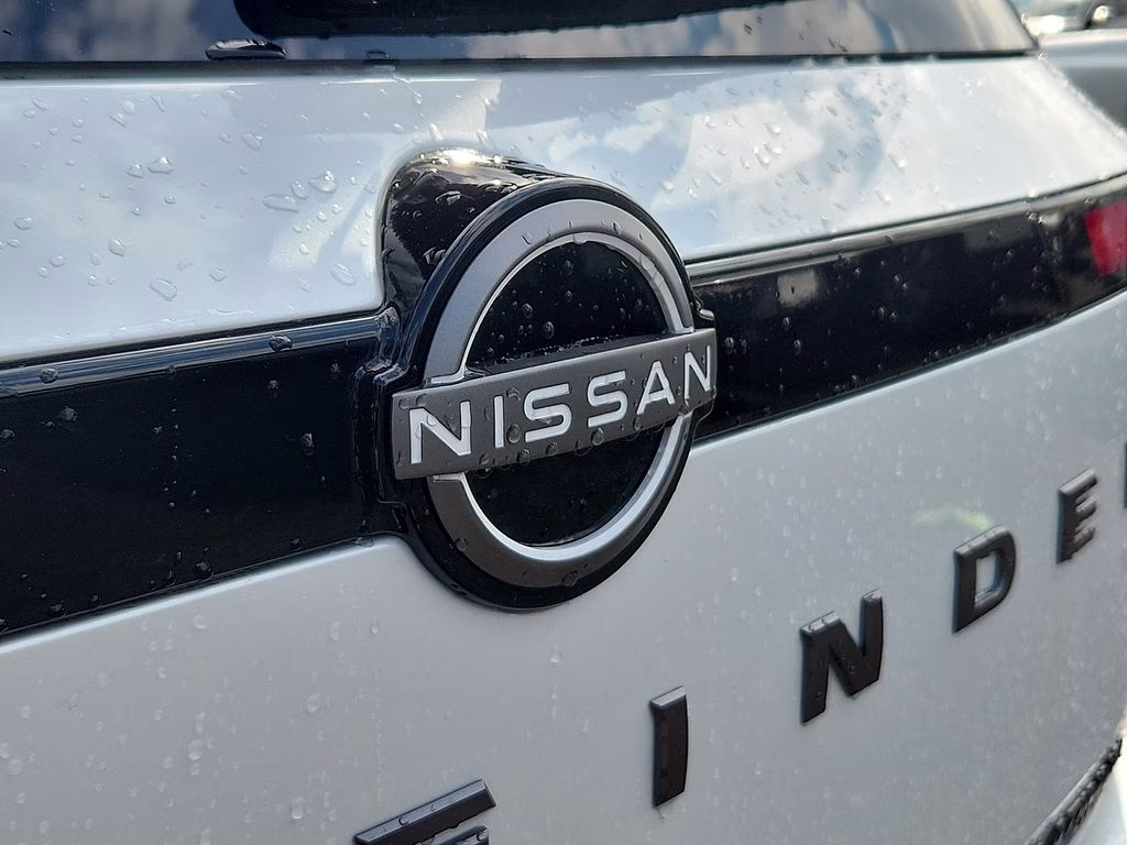 2026 Everest White Pearl Tricoat Nissan Pathfinder Platinum 4X4 SUV