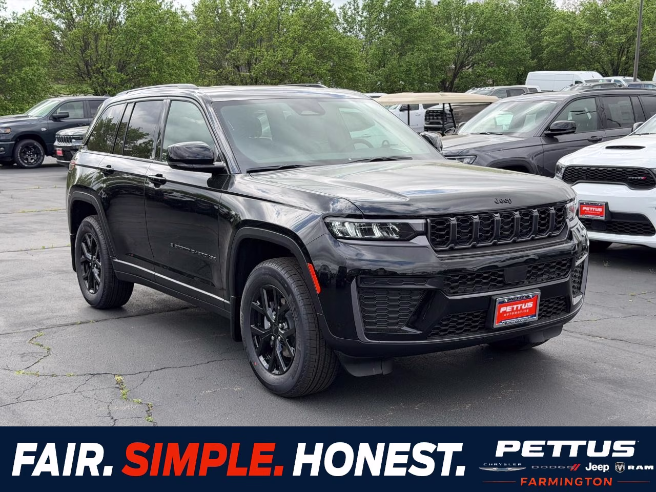 2026 Diamond Black Crystal Pearlcoat Jeep Grand Cherokee Altitude 4X4 SUV