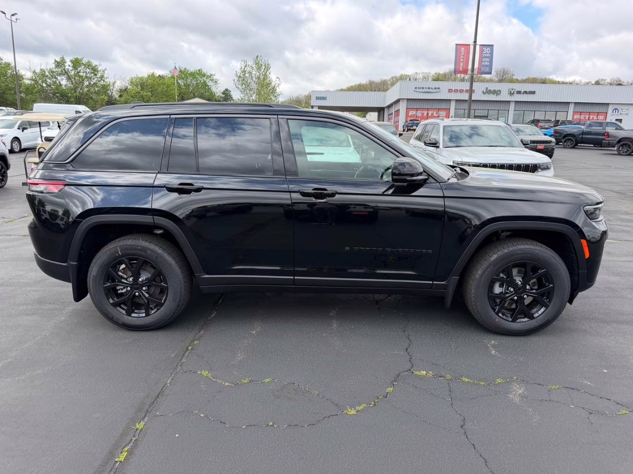 2026 Diamond Black Crystal Pearlcoat Jeep Grand Cherokee Laredo Altitude 4X4 SUV