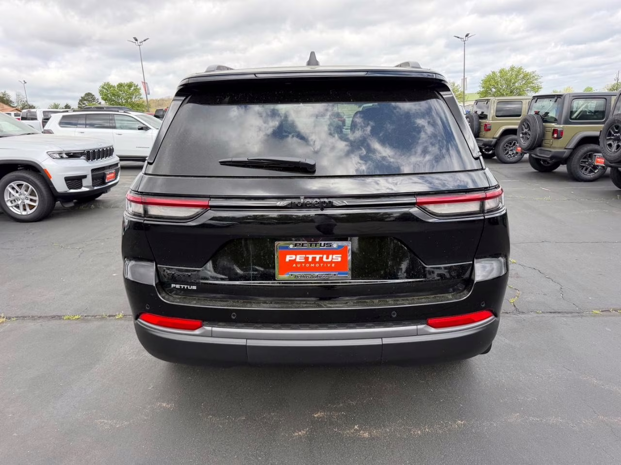 2026 Diamond Black Crystal Pearlcoat Jeep Grand Cherokee Laredo Altitude 4X4 SUV