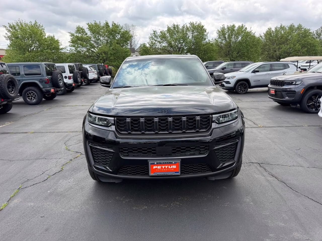 2026 Diamond Black Crystal Pearlcoat Jeep Grand Cherokee Laredo Altitude 4X4 SUV