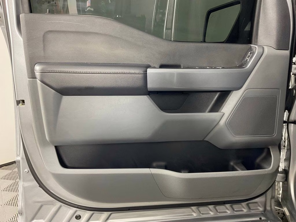 2023 Iconic Silver Metallic Ford F-150 XLT 4X4 Truck