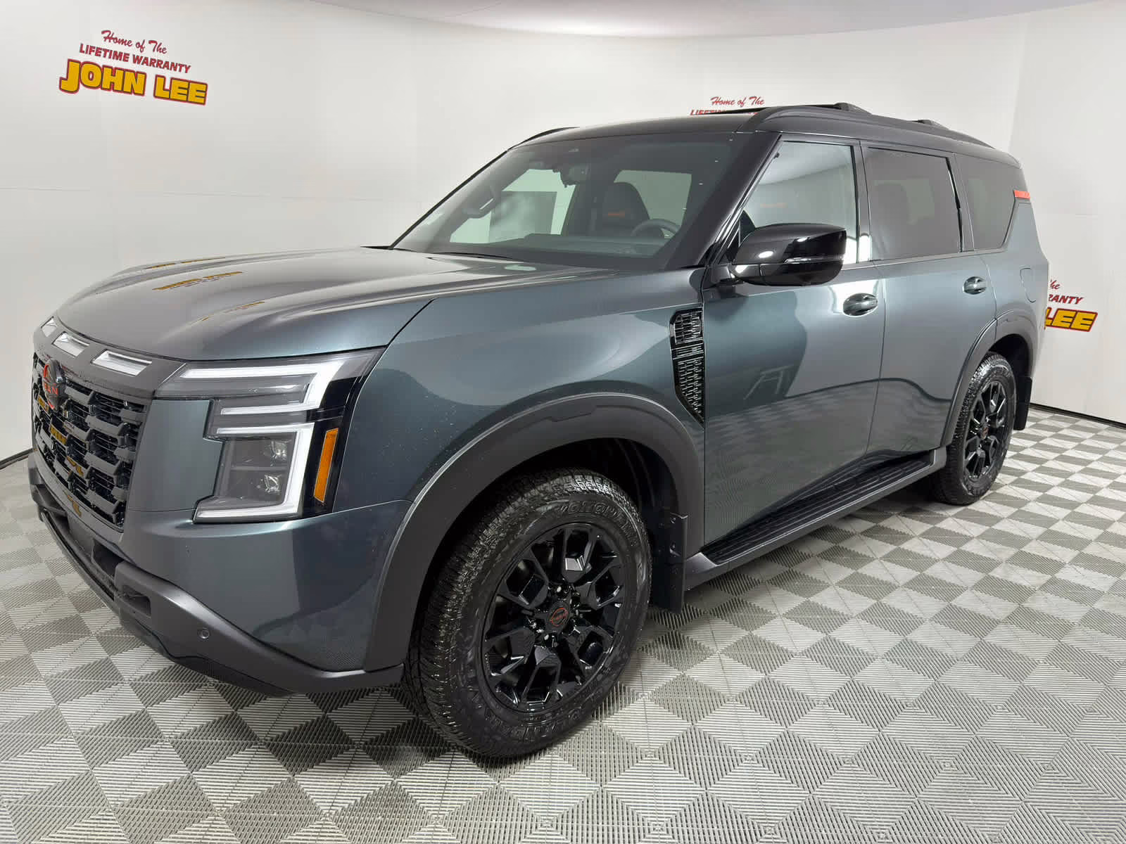 2026 Alpine Metallic/Super Black Nissan Armada PRO-4X 4X4 SUV