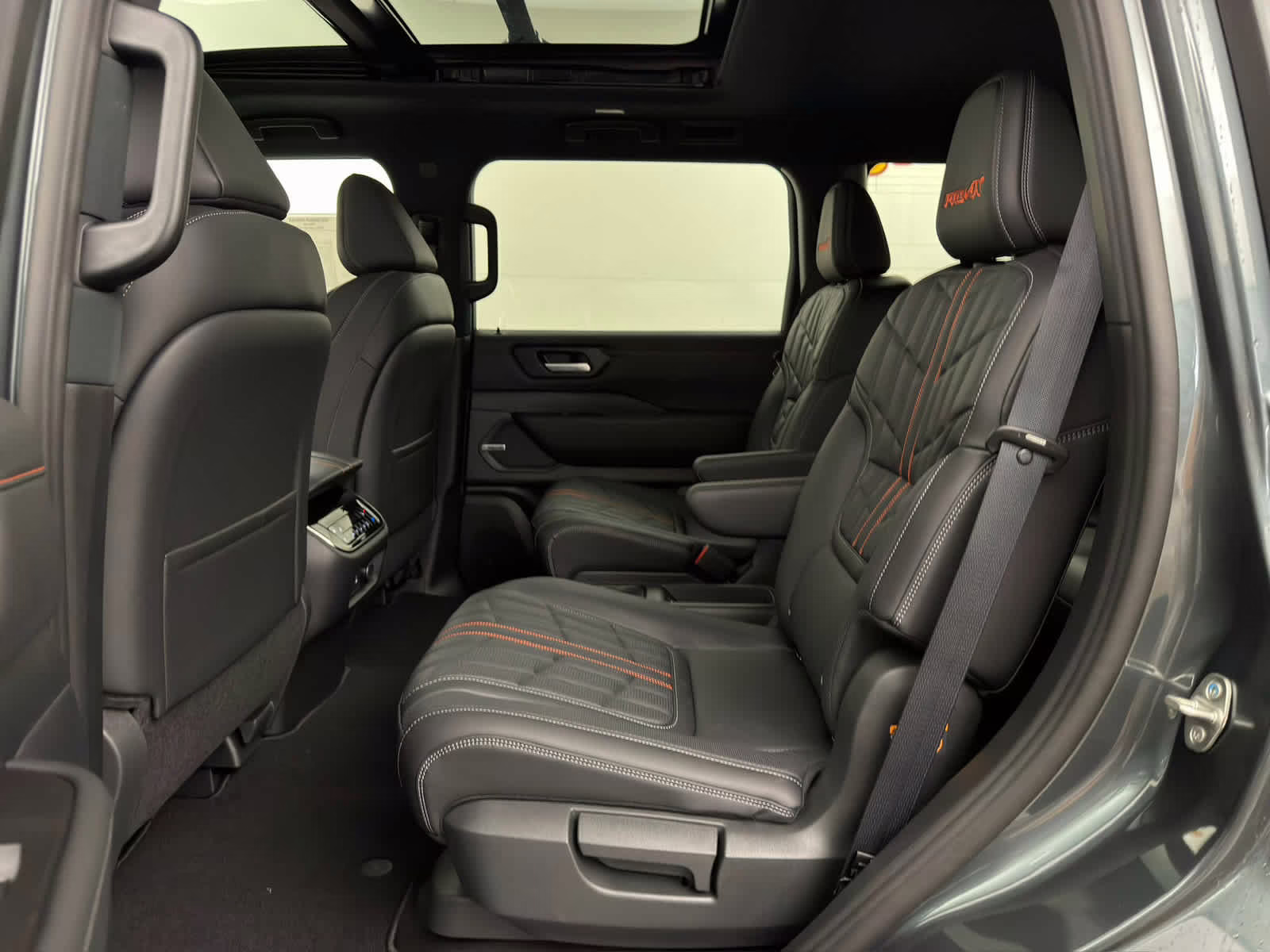 2026 Alpine Metallic/Super Black Nissan Armada PRO-4X 4X4 SUV