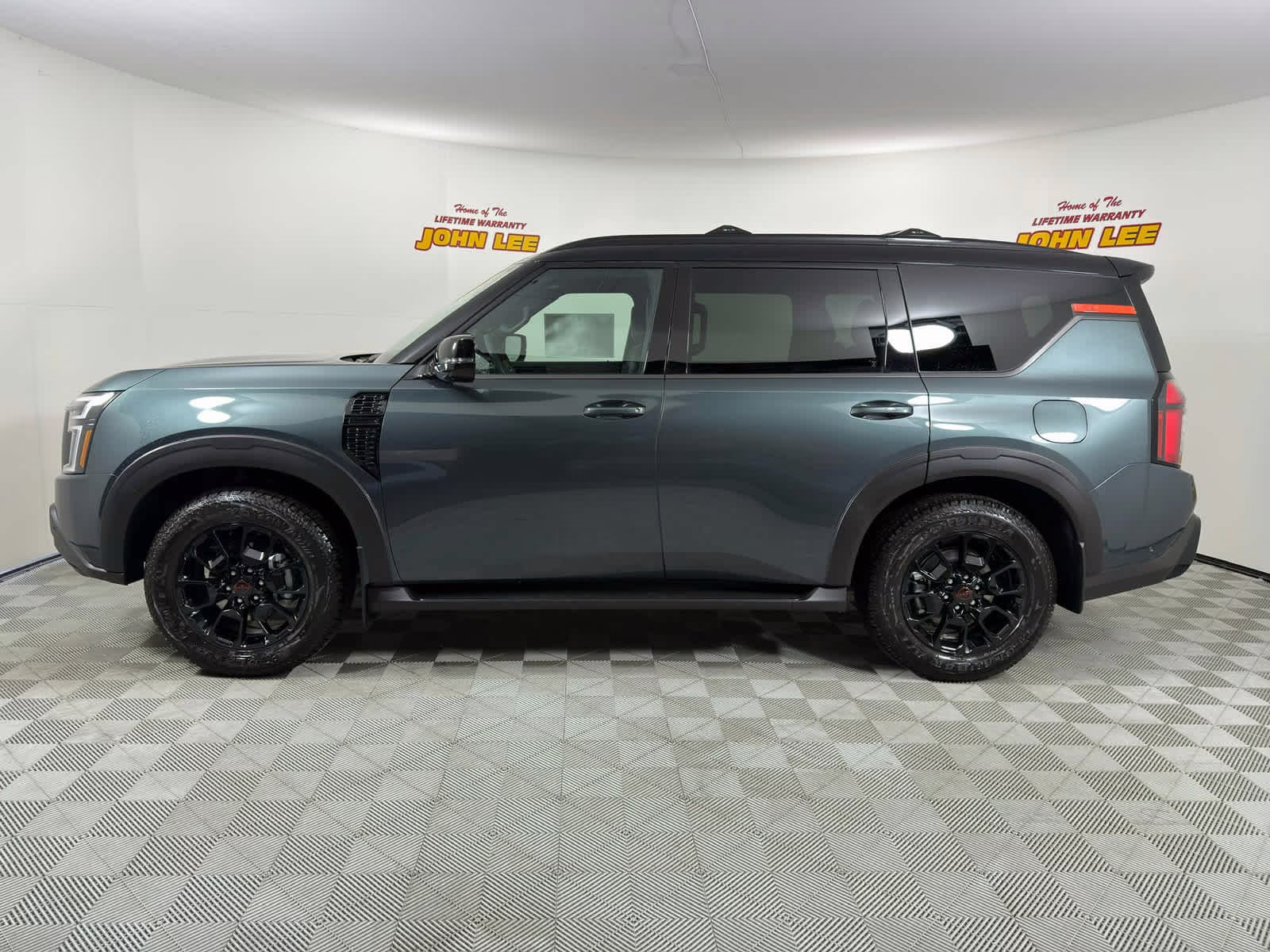 2026 Alpine Metallic/Super Black Nissan Armada PRO-4X 4X4 SUV